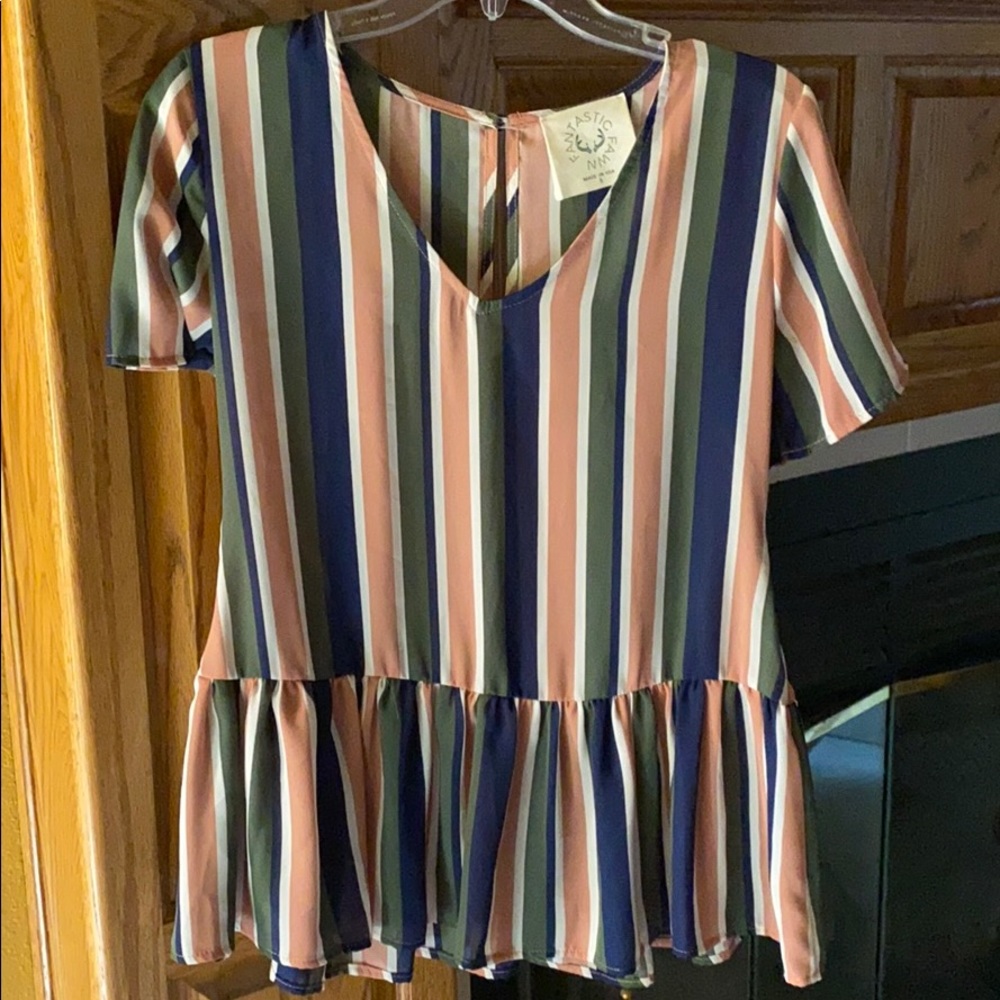 Striped short sleeve v neck!